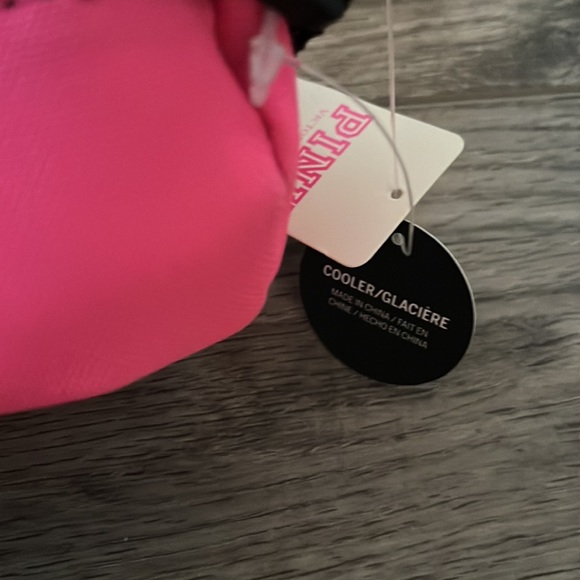 Victoria’s Secret PINK travel cooler. Adjustable strap. Zippered top. - Picture 5 of 6